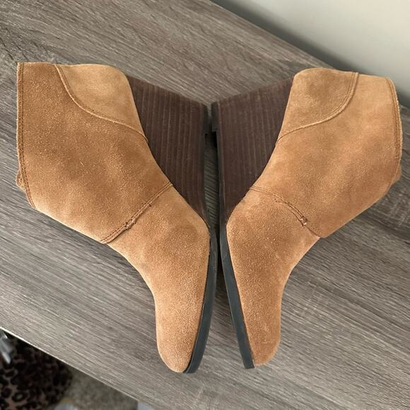 2/$25 Lucky Brand Sumarah Suede Wedge Booties Camel Tan Leather Size 8.5 Neutral - Picture 5 of 11